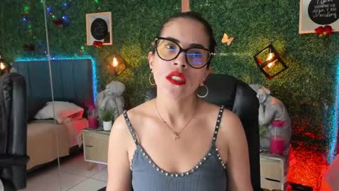 Snapshot of linagh chatting on 05/15/26, 11:28 Lina online show from 05/15/26, 11:28