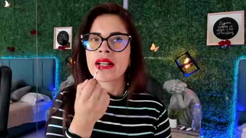 Snapshot of linagh chatting on 05/28/26, 11:29 Lina online show from 05/28/26, 11:29