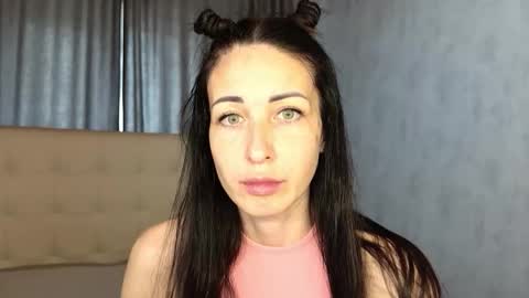 LinaLivee online show from 10/14/25, 06:47