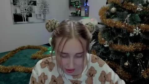 Lina online show from 12/18/24, 07:41