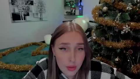 Lina online show from 12/20/24, 08:12