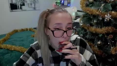 Lina online show from 12/23/24, 08:14