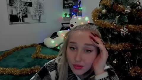 Lina online show from 12/24/24, 02:43