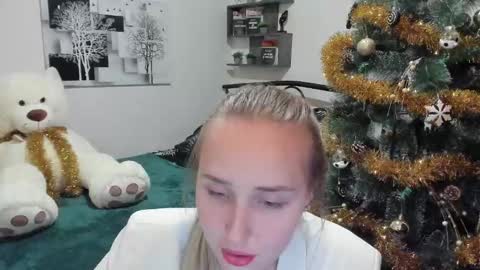 Lina online show from 01/12/25, 08:25