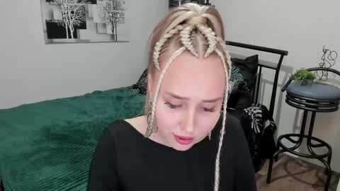 Lina online show from 02/16/25, 12:19