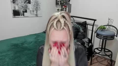 Lina online show from 02/21/25, 09:43