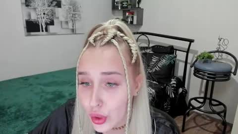 Lina online show from 02/25/25, 08:51