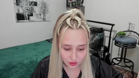 Lina online show from 02/26/25, 12:49