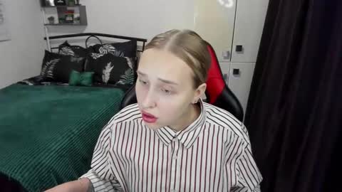 Lina online show from 09/24/25, 09:18