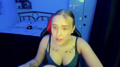 Lina online show from 10/17/25, 09:50