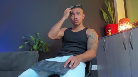 Snapshot of lincom_amith chatting on 09/25/25, 11:52 lincom amith online show from 09/25/25, 11:52