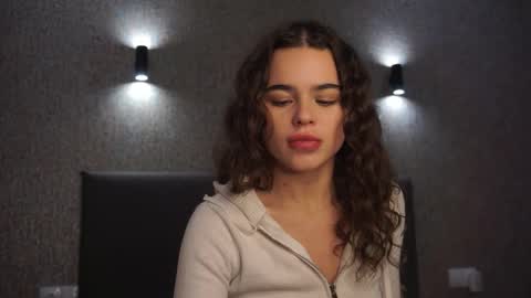 Linda online show from 12/14/25, 01:49