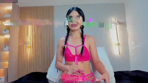 Snapshot of linda_cooper_ chatting on 04/06/26, 01:45 LINDA online show from 04/06/26, 01:45