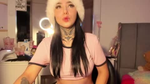 Lindaa maria  online show from 04/15/26, 09:05