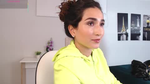Maria Paula online show from 04/24/26, 12:18