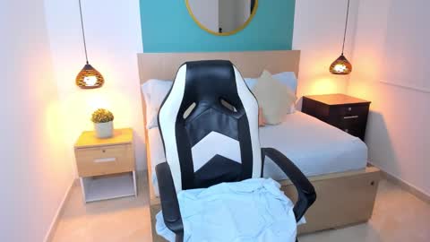 L I N D A online show from 01/15/25, 07:12