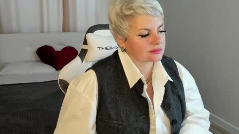 Linda Zefir online show from 04/11/26, 01:21