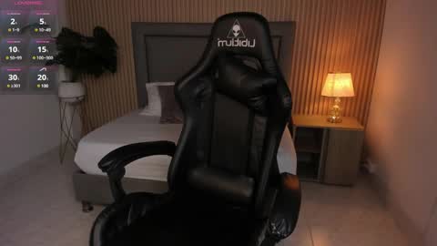 L I N D A online show from 02/08/25, 02:15