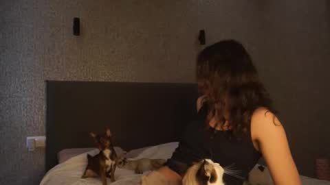 Linda online show from 03/22/26, 01:36