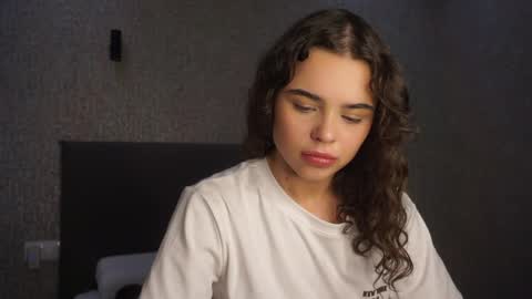 Linda online show from 04/06/26, 01:12