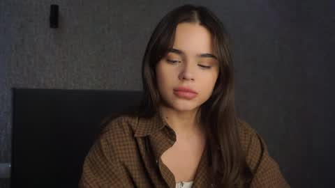 Linda online show from 04/11/26, 01:15