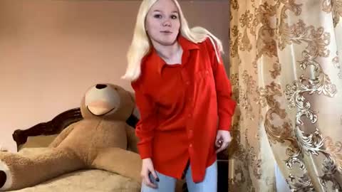 Luna online show from 11/06/25, 11:55