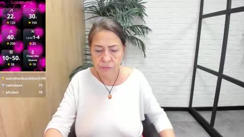 Linda online show from 11/28/25, 05:48