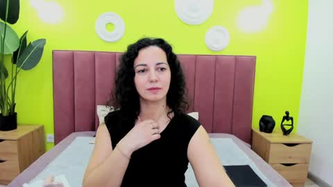 Linda online show from 04/12/26, 01:43