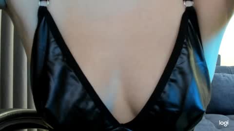 Snapshot of lindamei chatting on 09/18/25, 04:53 lindamei online show from 09/18/25, 04:53