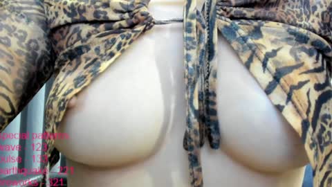 Snapshot of lindamei chatting on 11/08/25, 01:55 lindamei online show from 11/08/25, 01:55