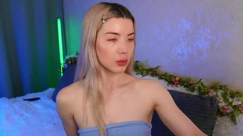 Snapshot of lindathackerr chatting on 05/18/26, 07:09 Linda online show from 05/18/26, 07:09