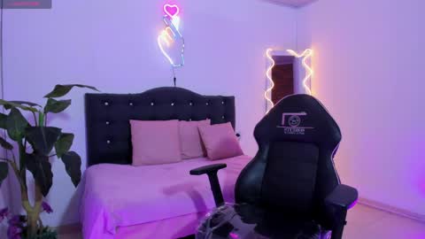 Linda  online show from 04/09/26, 03:28