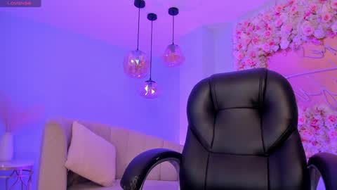 Snapshot of lindseymoss_ chatting on 01/13/25, 05:12 Lindsey Moss online show from 01/13/25, 05:12