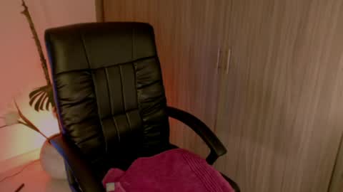 Lindsey Moss online show from 04/14/26, 01:33