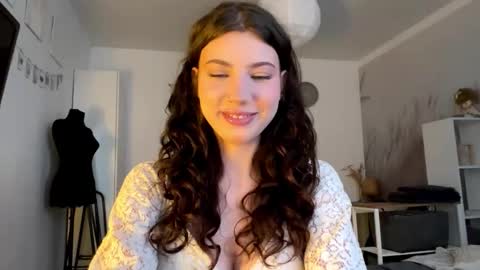 Linda online show from 03/22/26, 01:03