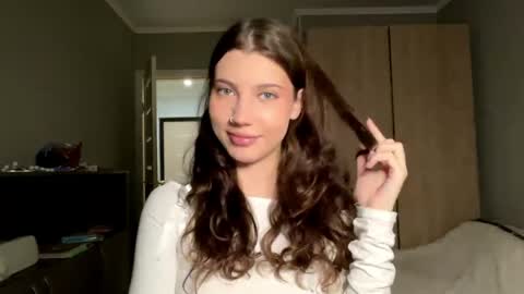 Linda online show from 04/02/26, 01:09