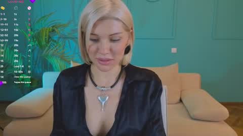 Snapshot of lindsi_luvviv chatting on 06/15/26, 03:47 lindsi_luvviv online show from 06/15/26, 03:47