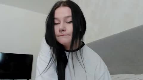 Snapshot of line_green chatting on 02/24/26, 08:12 Lina online show from 02/24/26, 08:12