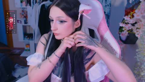 Snapshot of liniq chatting on 12/04/24, 10:19 Lina online show from 12/04/24, 10:19