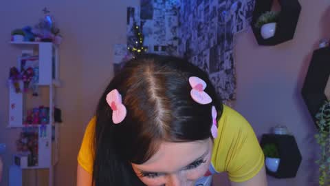 Snapshot of liniq chatting on 12/27/24, 12:29 Lina online show from 12/27/24, 12:29