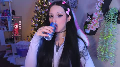 Snapshot of liniq chatting on 12/31/24, 12:25 Lina online show from 12/31/24, 12:25