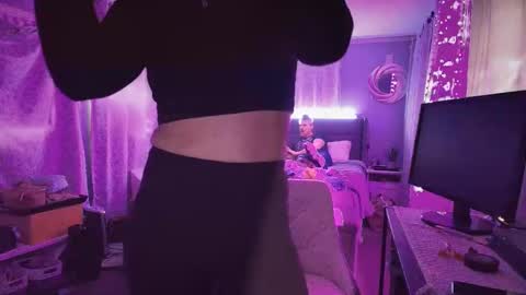 linuxgirlsudosu online show from 04/05/26, 02:36