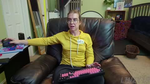 Linzy19 online show from 12/30/24, 03:25