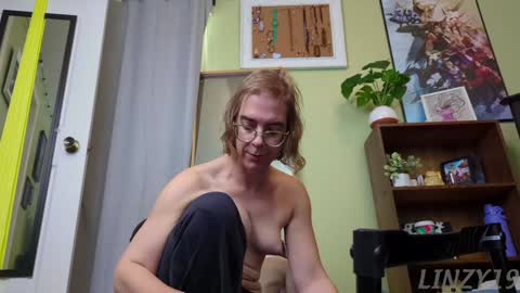 Linzy19 online show from 12/31/24, 06:13