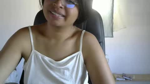 liora online show from 04/29/26, 04:27