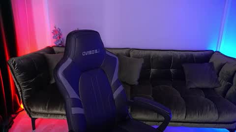 Lia online show from 11/22/25, 09:58