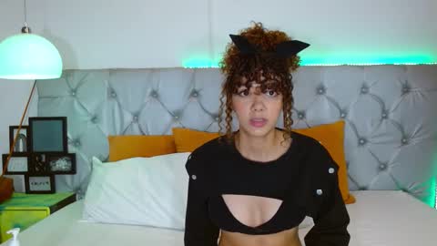 Snapshot of lioravelvetc chatting on 02/14/26, 02:14 Eliza Moreau online show from 02/14/26, 02:14