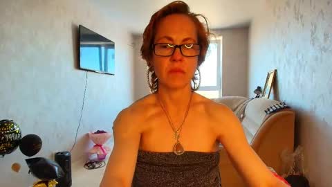 Liora Weiss online show from 05/23/26, 09:24