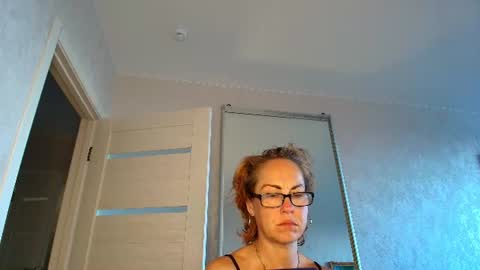 Snapshot of lioraweiss chatting on 06/20/26, 02:42 Liora Weiss online show from 06/20/26, 02:42