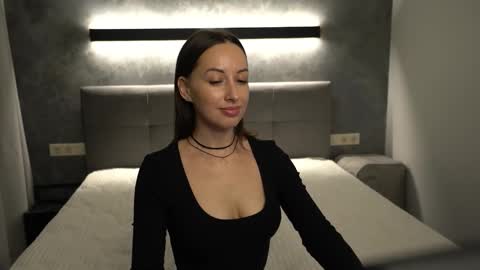 Katrine in black Lisa in  online show from 12/22/24, 09:22